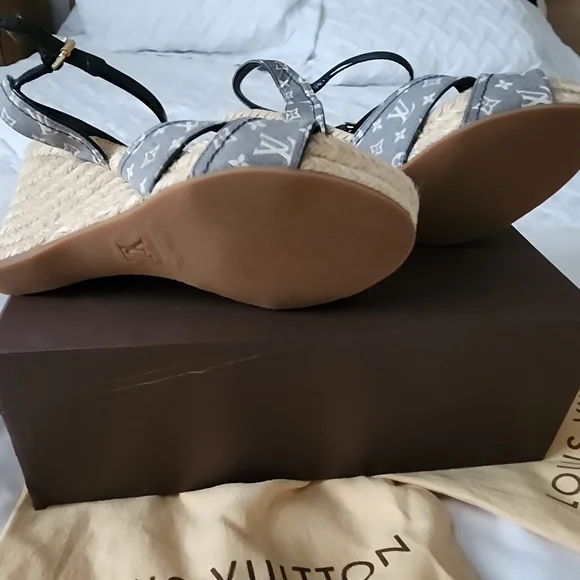 Authentic LOUIS VUITTON denim espadrilles sandals size 37 (6.5US) - Picture 6 of 11